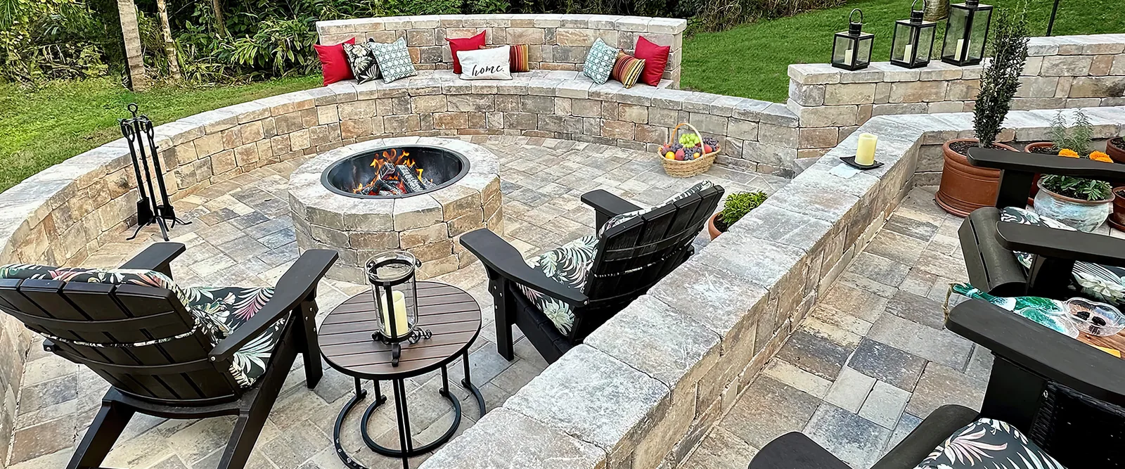 Flagstone Pavers CityStone patio with a tumbled Stonegate seat wall and fire pit in Cream/Beige/Charcoal